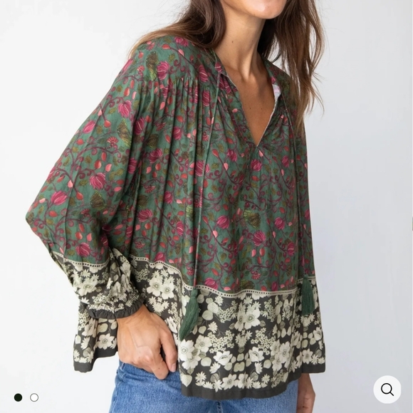 NATURAL LIFE Tops - NWOT Natural Life Dara Top Boho Floral V-neck Floral Smocked Long Sleeve Top